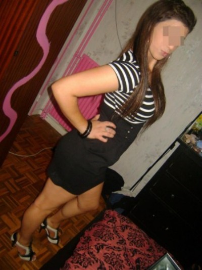 Jolie salope sur Erdre pour une fellation Jolie salope sur Erdre pour une fellation