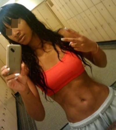 Je cherche un black bien gaulé de Carquefou pour une pipe Je cherche un black bien gaulé de Carquefou pour une pipe