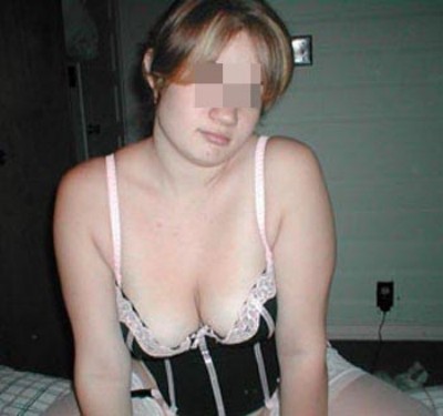 Belle femme de Île de Nantes appréciant la pipe sans capote Belle femme de Île de Nantes appréciant la pipe sans capote