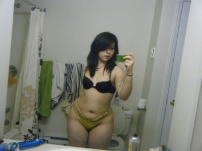 Nana très cochonne qui aime la pipe nature Nana très cochonne qui aime la pipe nature