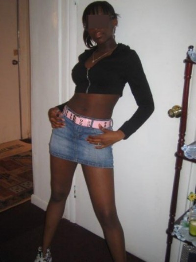 Coquine pour une pipe en gorge profonde de Sainte-Luce-sur-Loire