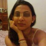 Fille tr&egrave;s chaude adorant baiser