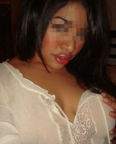 Charmante jeune femme adorant la baise anale Charmante jeune femme adorant la baise anale