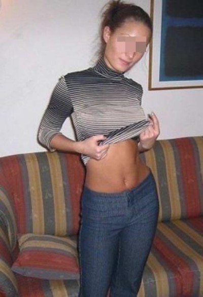 Salope accro au sperme pour une turlutte de Sainte-Luce-sur-Loire Salope accro au sperme pour une turlutte de Sainte-Luce-sur-Loire