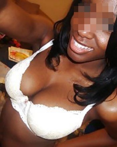 Fille très chaude de Nantes adorant la baise