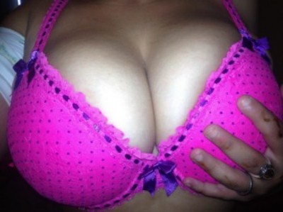 Jolie femme de Nantes adorant la baise